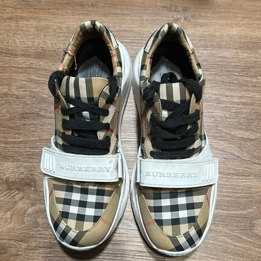 Burberry sneakers